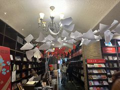 -钟书阁(松江泰晤士小镇店)