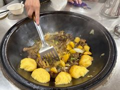 -粘豆包柴火铁锅炖