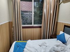 -龙宇酒店(龙平路地铁站店)