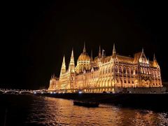 -多瑙河畔鞋履雕塑