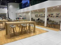 -杭州中沃沃尔沃4S店(滨江区店)
