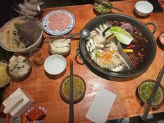 -周小明火锅(黑金冠社区店)