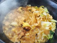 -粘豆包柴火铁锅炖