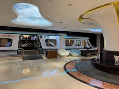 -皇马海口湾海景酒店(万绿园秀英港店)
