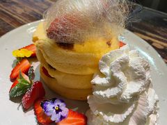 季节限定草莓巧克力舒芙蕾松饼-MIKAKU(万达广场上海宝山店)