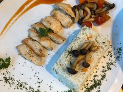 -Chom Cafe and Restaurant