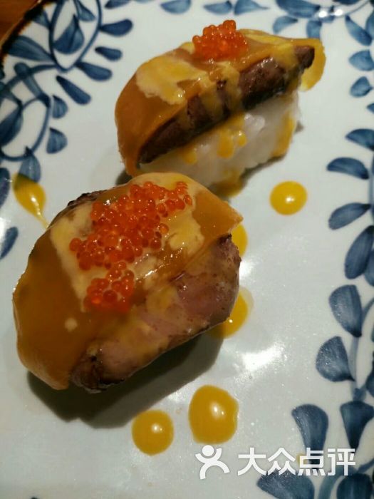 鹅肝香芒鱼籽寿司