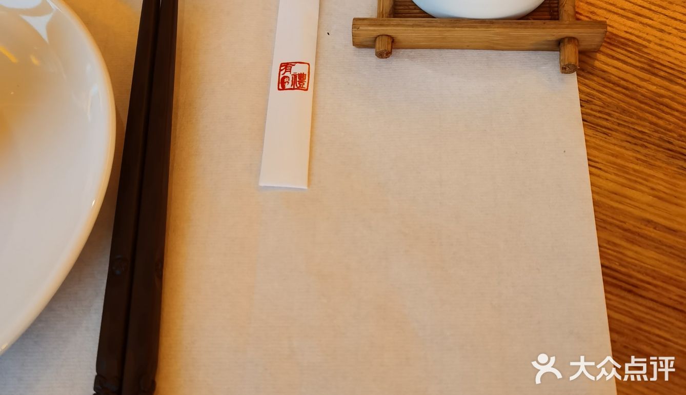 这家店只有辣的炒菜、点心和牛肉火锅