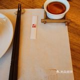 这家店只有辣的炒菜、点心和牛肉火锅