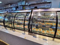 面包甜点陈列柜-蚝英雄鲜蚝自助专门店(长楹天街直营店)