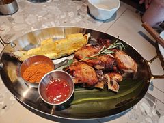香草烤鸡配菠萝-J·one Bistro吉萬酒厨·牛排