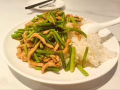 蒜薹肉丝盖饭-成都美食巫山烤鱼(三里河路店)