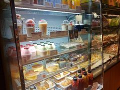 面包甜点陈列柜-巴黎贝甜(卫清西路店)