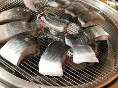 -围炉肉舍•炭烤活鳗•丹东海鲜烤肉(步行街店)