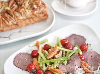 太太早餐｜牛肉时蔬沙拉&水果椰子碗