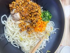 -两勺子一碗口水鸡拌面