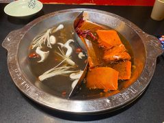 菌汤鸳鸯锅-大龙辣火锅·龙虾·烧烤(湖滨新天地店)