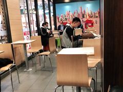 大堂-麦当劳(卫星广场店)