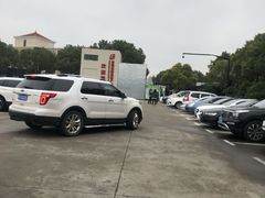 -奥特莱斯停车场