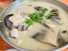 -亮河湾山庄