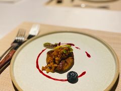 鹅肝塔配竹炭吐司佐树莓果酱-93Club·法餐厅