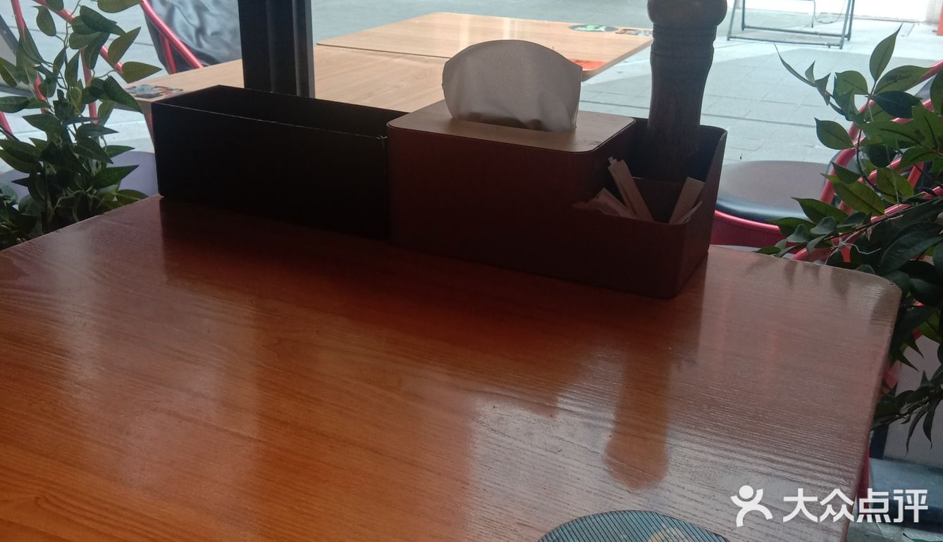 在国泰里面 这边奶茶店非常多，交通便利