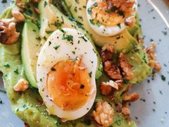 牛油果煮蛋吐司-RAC BAR(安福路店)