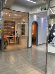 -LESSMORE科技头皮理容中心