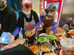 -爆炸头阿姨小四川正宗川味小吃(无任何分店)