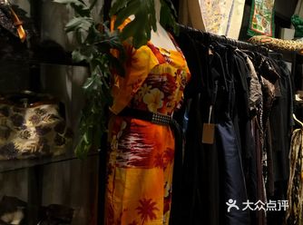 总店氛围很棒，音乐舒适，购物的氛围很棒可以自由试衣服