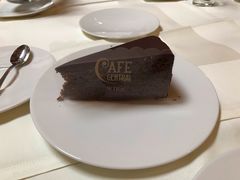 Sachertorte&nbsp;mit&nbsp;Schlagobers-中央咖啡馆
