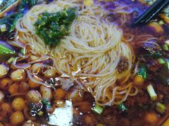 -渝之汇牛肉豌杂面