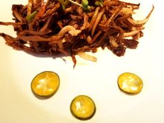 茶树菇炒鱿鱼-雀蓝川菜(奥体广场店)