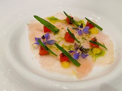 剑鱼刺身柚子龙蒿草香桃汁-王府半岛酒店·Jing餐厅