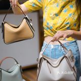 店员小姐姐介绍说是爱马仕菜篮子的同款皮质