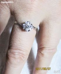 戴在老妈手上-威德钻石-克拉钻大本营(南京东路店)