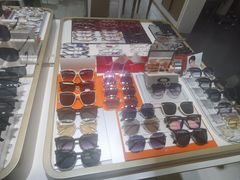 -美式眼镜·授权蔡司.依视路.尼康.豪雅.明月(人民广场店)