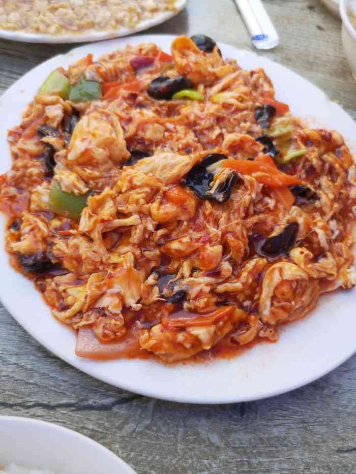 汪志大碗肉(清明街店)-"服务非常差!要凳子不给让坐地下!还给我们.