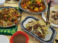 特色的大盘鸡-维吾尔餐厅(宜山路店)