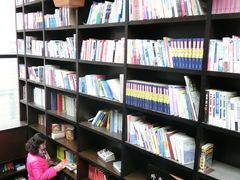 -钟书阁(松江泰晤士小镇店)