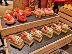 -广州万富希尔顿酒店·感趣自助餐厅·金秋蟹宴生蚝海鲜刺身烧烤