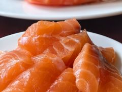 三文鱼刺身-广州希尔顿逸林酒店-OPEN開·全日制餐厅·海鲜·小火锅·自助餐(东风路店)