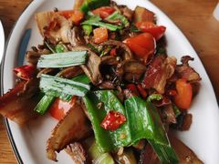 大脚菌炒腊肉-郑件洋芋饭庄
