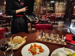 -恰餐厅及酒吧 CHAR Bar & Grill (北京丽都皇冠假日店)