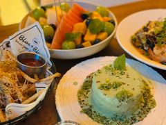 斑斓开心果瀑布蛋糕-Blac+Blac(中海环宇荟店)