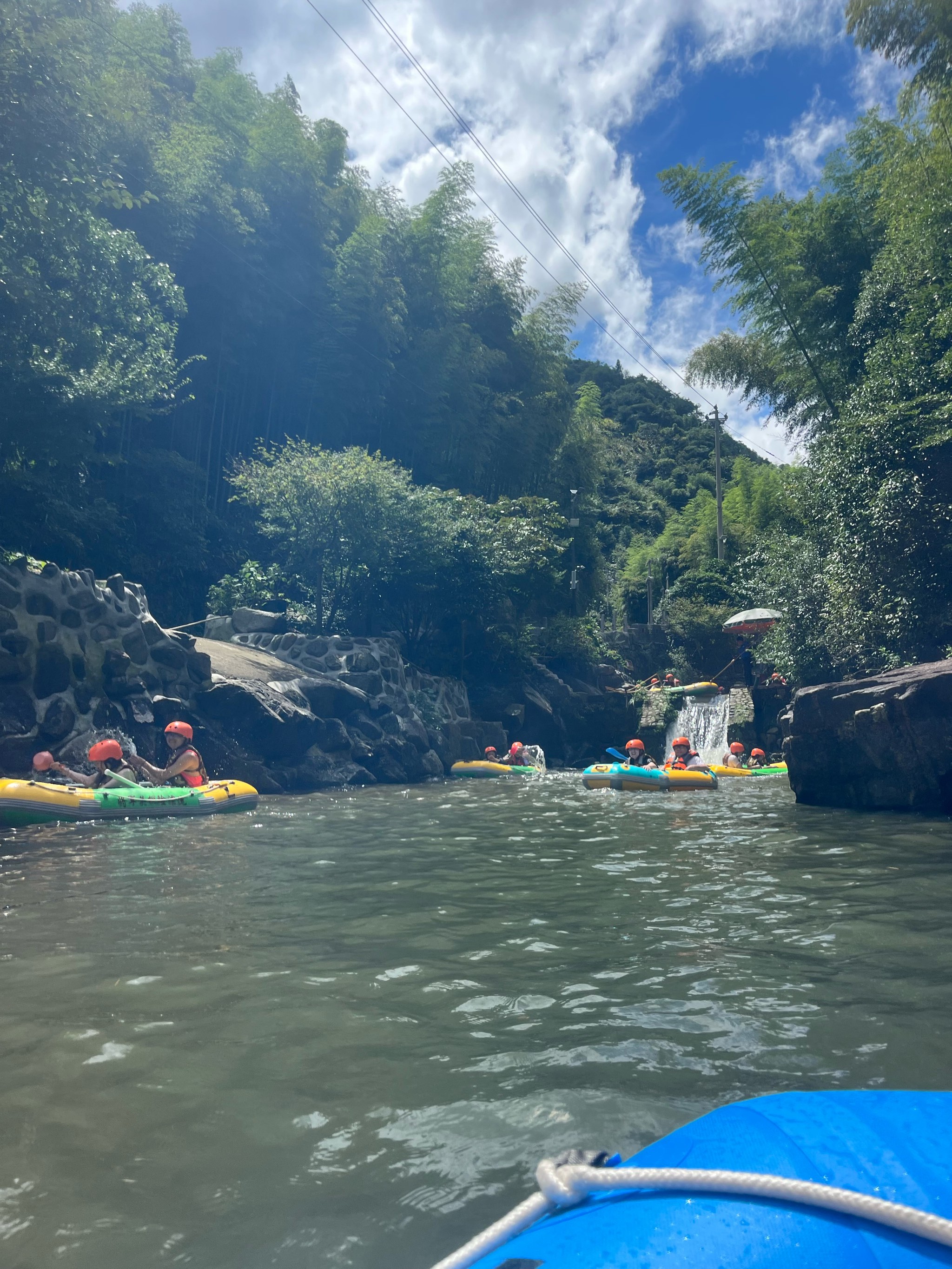 辉县关山漂流图片