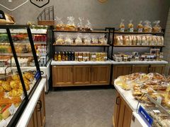 面包甜点陈列柜-大苹果面包生日蛋糕(明珠店)