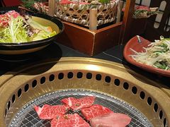 -山川小町·极番烧肉(新地假日广场店)