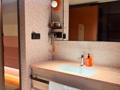 -桔子酒店(上海西藏北路地铁站店)