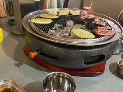 -围炉肉舍•炭烤活鳗•丹东海鲜烤肉(步行街店)